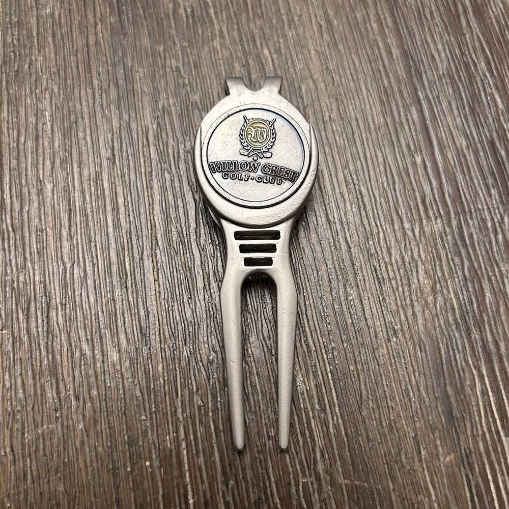 Willow Crest Golf Club Divot Tool & Ball Marker Oakbrook Illinois Magnetic PGA